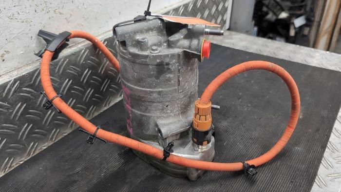 Air conditioning pump from a Volvo XC40 (XZ) 1.5 T4 Plug-in Hybrid 12V 2020