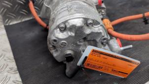 Air conditioning pump from a Volvo XC40 (XZ) 1.5 T4 Plug-in Hybrid 12V 2020