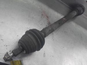 Used Front drive shaft, right Volkswagen New Beetle (9C1/9G1) 2.0 Price on request offered by Akkie Stomphorst Autodemontage