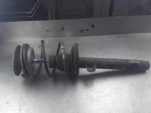 Used Front shock absorber rod, right BMW 3 serie Touring (E46/3) 318i Price on request offered by Akkie Stomphorst Autodemontage