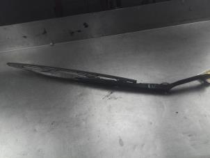 Used Front wiper arm BMW 3 serie Touring (E46/3) 318i Price on request offered by Akkie Stomphorst Autodemontage