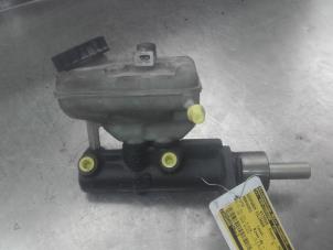 Używane Glówny cylinder hamulcowy Mercedes Vito (638.0) 2.3 110D Cena na żądanie oferowane przez Akkie Stomphorst Autodemontage