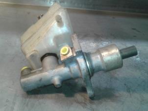 Used Master cylinder Mercedes E (W124) 2.0 E-200 16V Price on request offered by Akkie Stomphorst Autodemontage