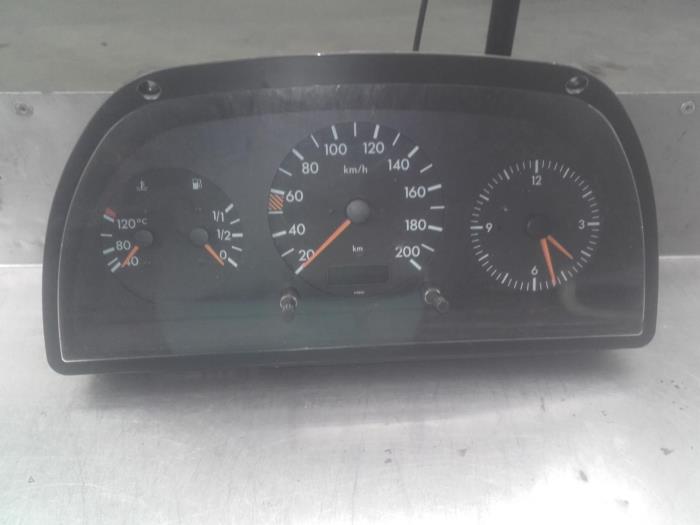 Instrument panel from a Mercedes-Benz Vito (638.0) 2.3 110D 1997