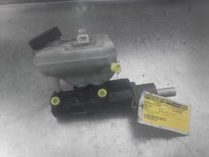 Used Master cylinder Mercedes Vito (638.0) 2.3 110D Price on request offered by Akkie Stomphorst Autodemontage