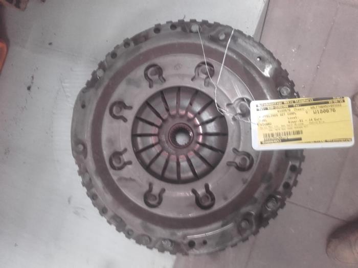 Clutch kit (complete) from a Opel Vivaro 1.9 DI 2001