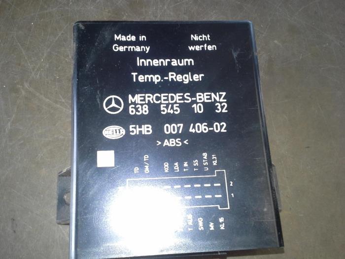 Temperatursensor innen van een Mercedes-Benz Vito (638.0) 2.3 110D 1998