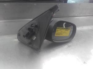 Used Wing mirror, right Renault Clio II (BB/CB) 1.6 16V Price on request offered by Akkie Stomphorst Autodemontage