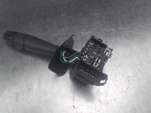 Used Indicator switch Renault Clio II (BB/CB) 1.4 16V Price on request offered by Akkie Stomphorst Autodemontage