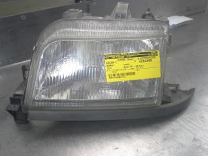 Used Headlight, left Renault Clio (B/C57/357/557/577) 1.2i Kat. Price on request offered by Akkie Stomphorst Autodemontage
