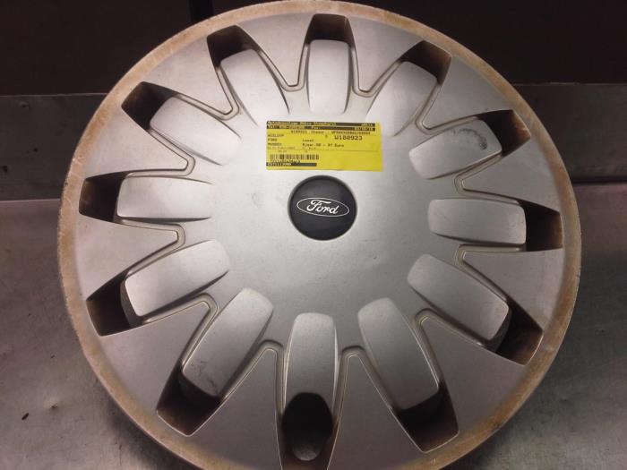 Wheel cover (spare) from a Ford Mondeo III Wagon 1.8 16V 2002