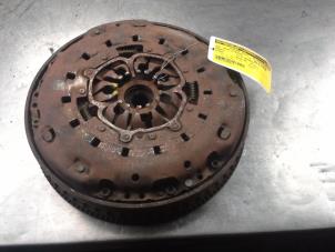Used Dual mass flywheel Renault Espace (JK) 1.9 dCi Price on request offered by Akkie Stomphorst Autodemontage
