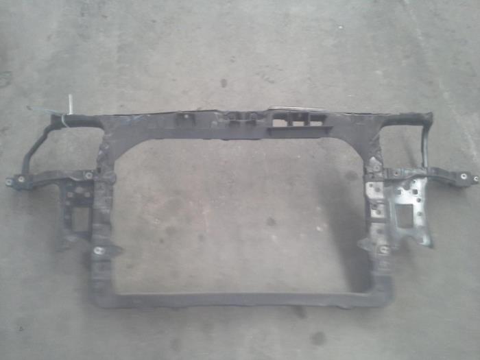 Front panel from a Seat Ibiza III (6L1) 1.4 16V 75 2002