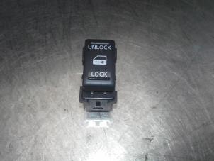 Used Central locking switch Nissan Micra Price on request offered by Akkie Stomphorst Autodemontage