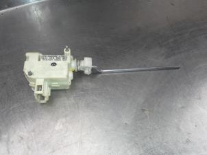 Used Tank flap lock motor Volkswagen Polo IV (9N1/2/3) 1.9 TDI 100 Price on request offered by Akkie Stomphorst Autodemontage