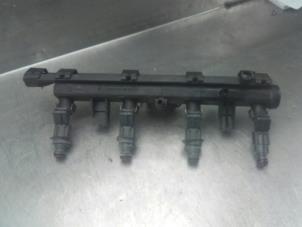 Used Fuel injector nozzle Volkswagen Polo III (6N2) 1.4 Price on request offered by Akkie Stomphorst Autodemontage
