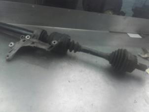 Used Front drive shaft, right Saab 9-5 (YS3E) 2.0t 16V Price on request offered by Akkie Stomphorst Autodemontage