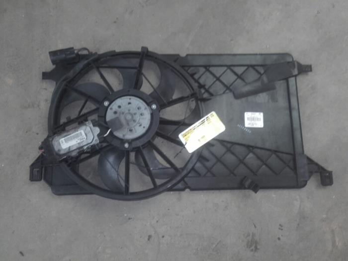 Cooling fans from a Ford Focus 2 Wagon 1.6 TDCi 16V 110 2008