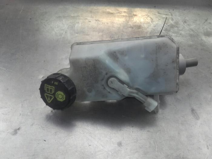 Master cylinder from a Ford Focus 2 Wagon 1.6 TDCi 16V 110 2008