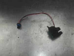 Used Heater resistor Renault Clio II (BB/CB) 1.2 Price on request offered by Akkie Stomphorst Autodemontage