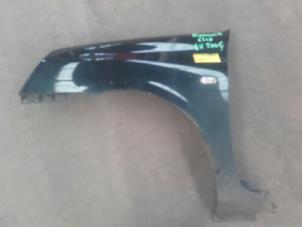 Used Front wing, left Renault Clio II (BB/CB) 1.2 Price on request offered by Akkie Stomphorst Autodemontage