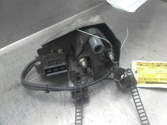 Ignition coil from a Audi A4 (B5) 1.6 1996