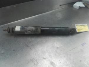 Used Fronts shock absorber, left Hyundai H-1/H-200 2.5 Tdi Price on request offered by Akkie Stomphorst Autodemontage