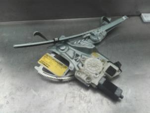 Used Window mechanism 4-door, front left Opel Signum (F48) 3.0 CDTI V6 24V Price on request offered by Akkie Stomphorst Autodemontage