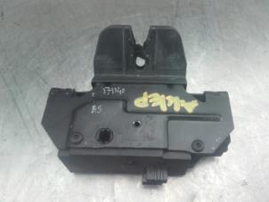 Used Tailgate lock mechanism Opel Signum (F48) 3.0 CDTI V6 24V Price on request offered by Akkie Stomphorst Autodemontage