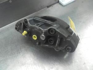 Used Front brake calliper, left Opel Signum (F48) 3.0 CDTI V6 24V Price on request offered by Akkie Stomphorst Autodemontage