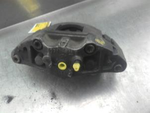 Used Front brake calliper, right Opel Signum (F48) 3.0 CDTI V6 24V Price on request offered by Akkie Stomphorst Autodemontage