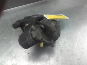 Used Rear brake calliper, left Opel Signum (F48) 3.0 CDTI V6 24V Price on request offered by Akkie Stomphorst Autodemontage