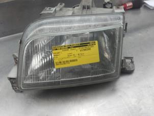 Used Headlight, left Renault Clio (B/C57/357/557/577) 1.2i Kat. Price on request offered by Akkie Stomphorst Autodemontage