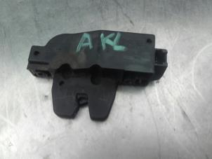 Used Tailgate lock mechanism Peugeot 206 SW (2E/K) 1.4 HDi Price on request offered by Akkie Stomphorst Autodemontage
