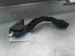 Used Accelerator pedal Peugeot 206 SW (2E/K) 1.4 HDi Price on request offered by Akkie Stomphorst Autodemontage
