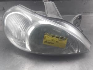 Used Headlight, right Kia Rio (DC12) 1.3 RS,LS Price on request offered by Akkie Stomphorst Autodemontage