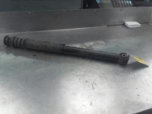 Used Rear shock absorber, right Renault Clio II (BB/CB) 1.6 16V Price on request offered by Akkie Stomphorst Autodemontage