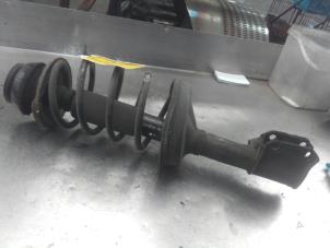 Used Front shock absorber rod, left Renault Clio II (BB/CB) 1.2 16V Price on request offered by Akkie Stomphorst Autodemontage
