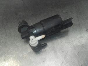 Used Windscreen washer pump Citroen C5 II Break (RE) 1.8 16V Price on request offered by Akkie Stomphorst Autodemontage