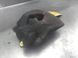 Used Front brake calliper, right Volkswagen Golf IV (1J1) 1.9 TDI 130 Price on request offered by Akkie Stomphorst Autodemontage
