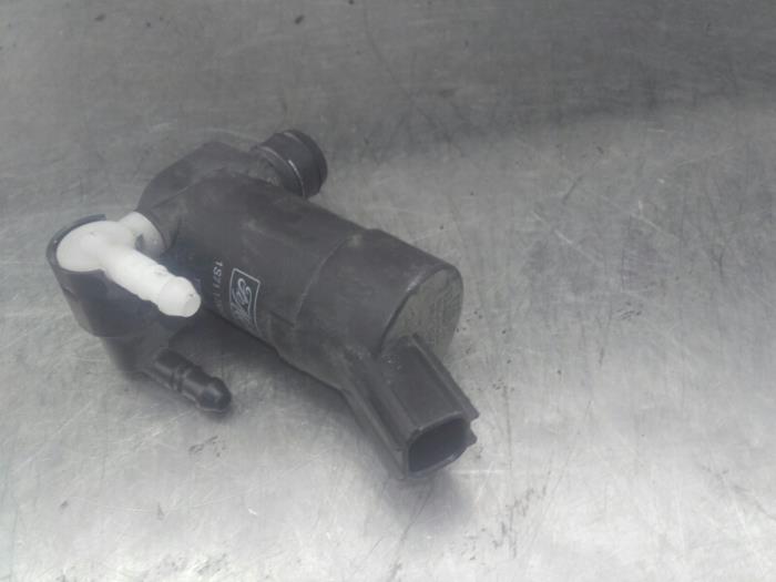 Windscreen washer pump from a Ford C-Max 2006