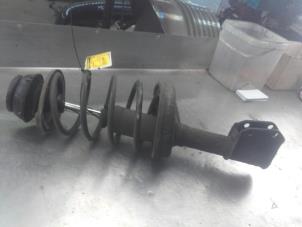 Used Front shock absorber rod, left Renault Clio II (BB/CB) 1.2 Price on request offered by Akkie Stomphorst Autodemontage
