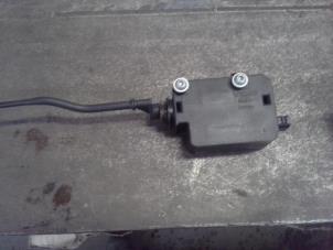 Used Central locking motor BMW 3 serie (E46/2) 330 Ci 24V Price on request offered by Akkie Stomphorst Autodemontage