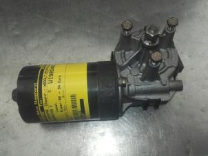 Used Front wiper motor BMW 3 serie (E46/4) 320d 16V Price on request offered by Akkie Stomphorst Autodemontage