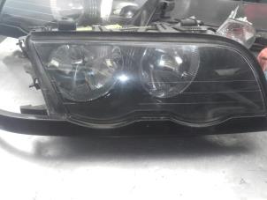 Used Headlight, right BMW 3 serie (E46/4) 320d 16V Price on request offered by Akkie Stomphorst Autodemontage