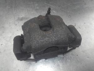 Used Rear brake calliper, right BMW 3 serie (E46/4) 320d 16V Price on request offered by Akkie Stomphorst Autodemontage