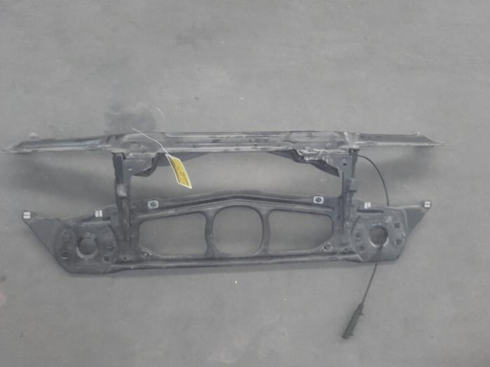 Front panel from a BMW 3 serie (E46/4) 320d 16V 2001