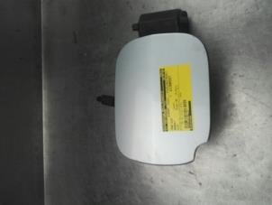 Used Tank cap cover Renault Clio III (BR/CR) 1.5 dCi 70 Price on request offered by Akkie Stomphorst Autodemontage