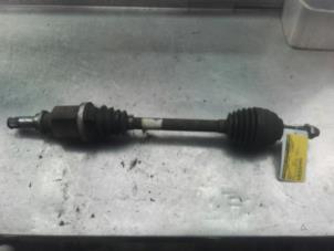 Used Front drive shaft, left Renault Clio III (BR/CR) 1.5 dCi 70 Price on request offered by Akkie Stomphorst Autodemontage