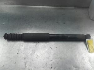 Used Rear shock absorber, left Renault Clio III (BR/CR) 1.5 dCi 70 Price on request offered by Akkie Stomphorst Autodemontage